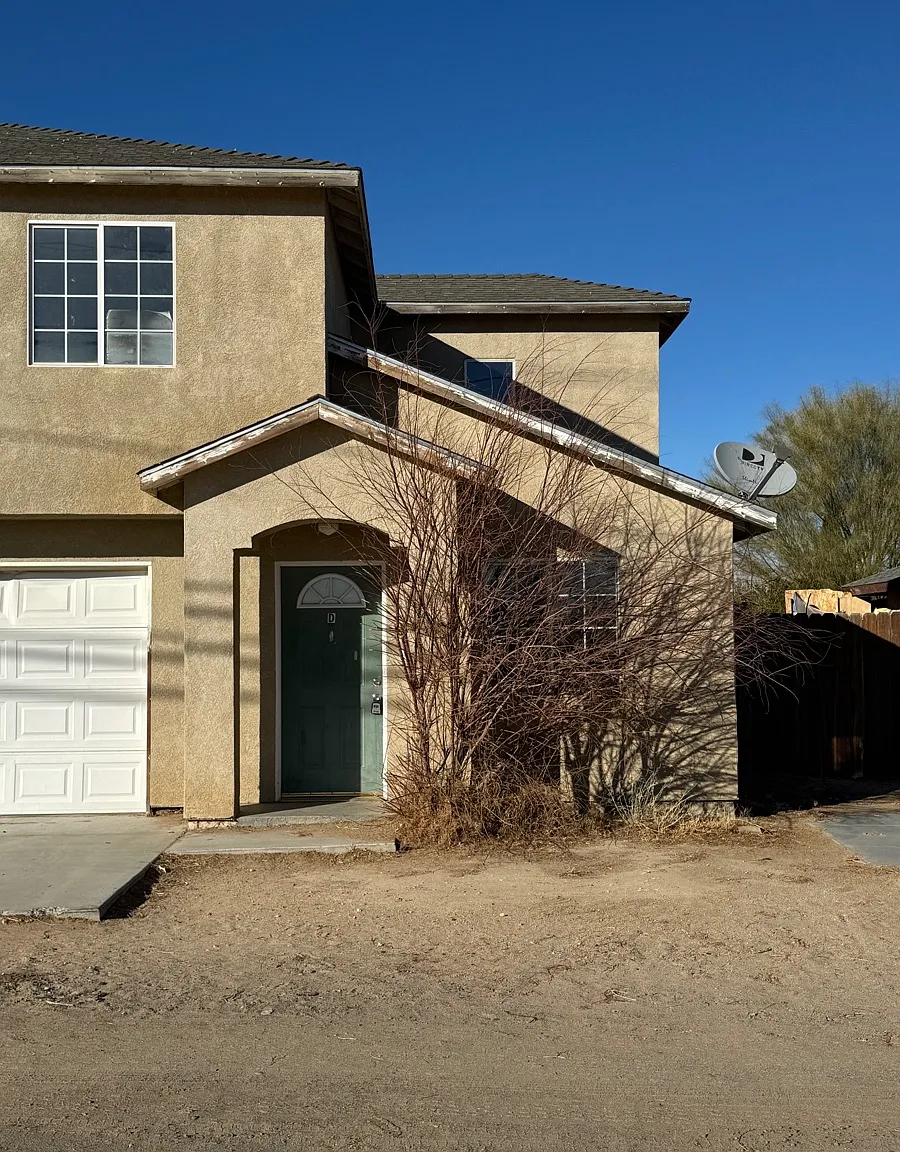2 bed, 1.5 bath, 1200 sqft, $1,600 — Photo 1