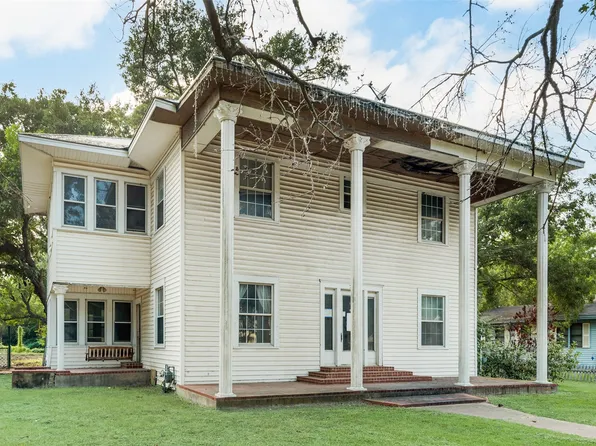 704 S Houston St, Kaufman, TX 75142
