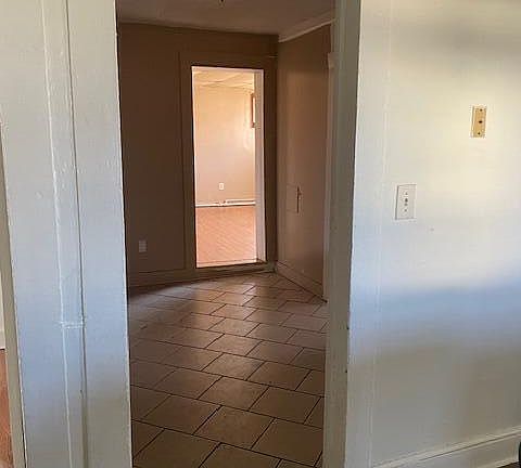 5th image of 210 Crane St