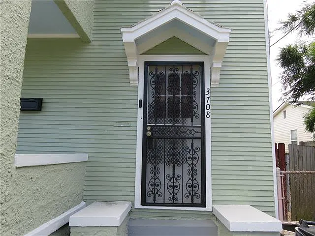 2 bed, 1.0 bath, 1100 sqft, $1,400 — Photo 2
