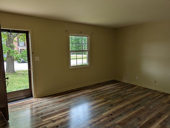 4th image of 1012 Walton Ln