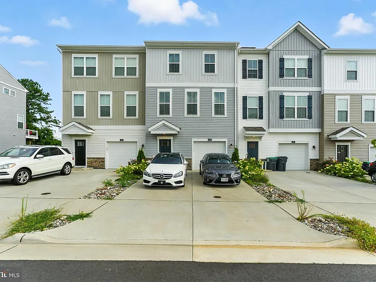 406 Honeyberry Ln — Photo 39