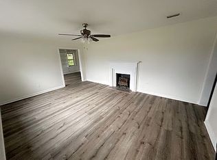 409 Peachtree St, Headland, AL 36345