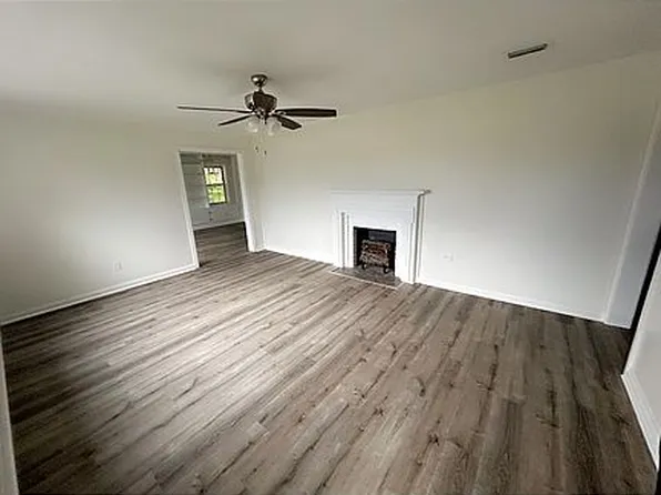 409 Peachtree St, Headland, AL 36345