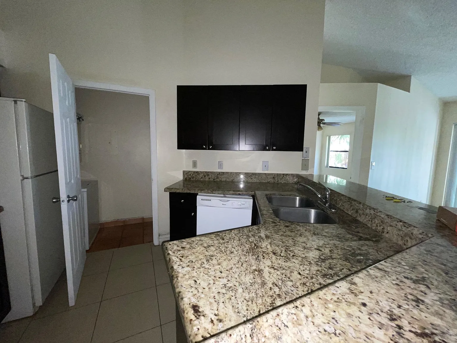 2 bed, 1024 sqft, $2,000 — Photo 4