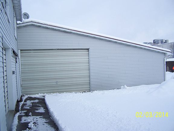 3rd image of 105 S Walnut St