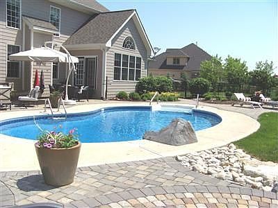 3rd image of 8547 Waynesboro Way