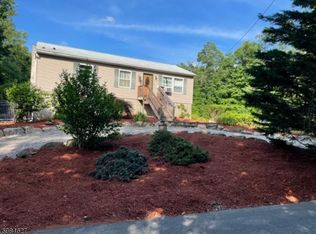 11 Elm Tree Rd, Highland Lakes, NJ 07422