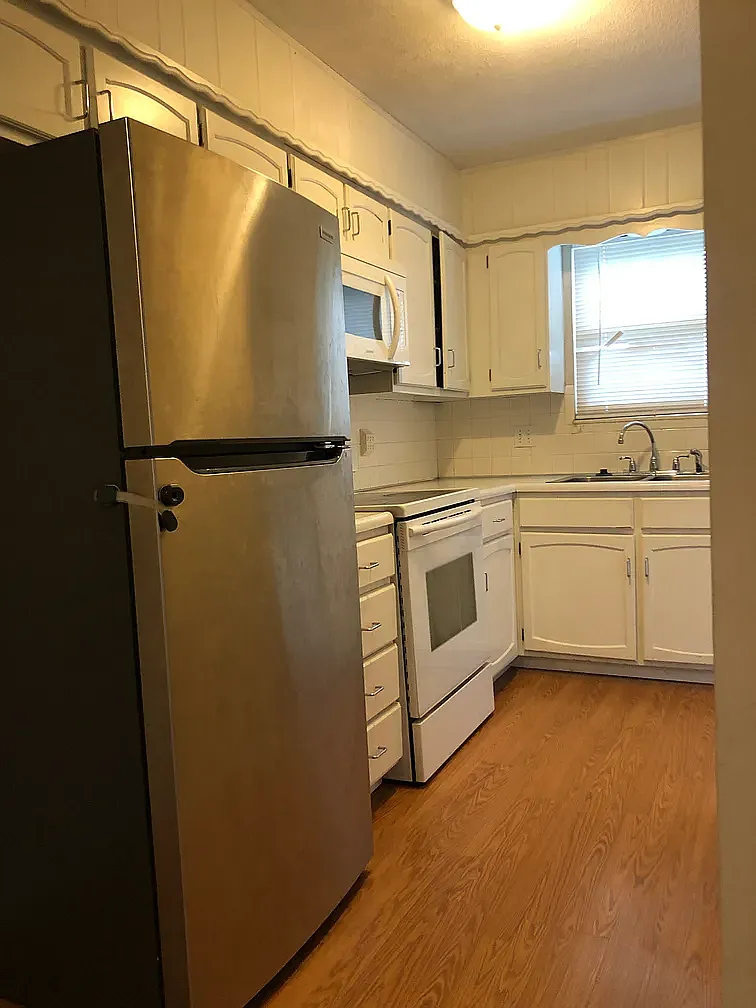 2 bed, 1.5 bath, 930 sqft, $1,250 — Photo 3