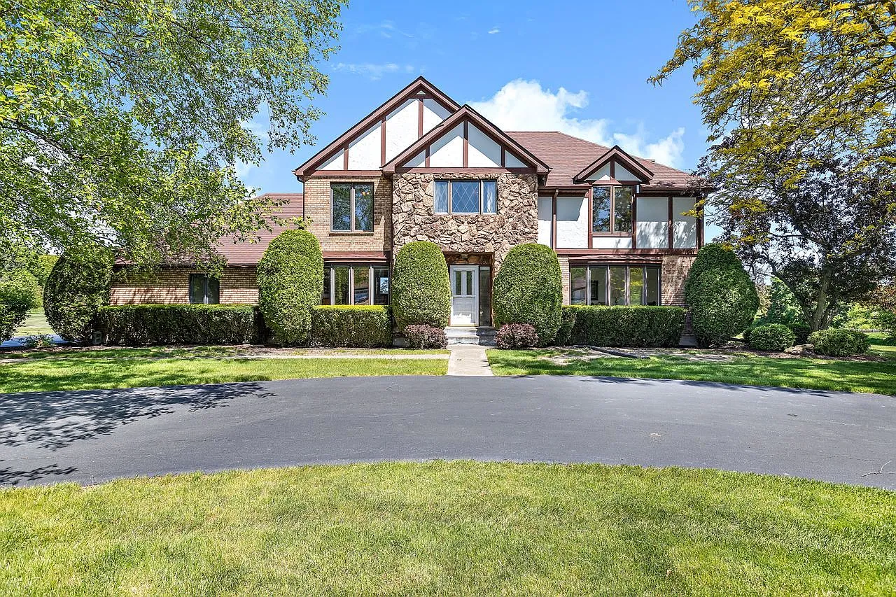 38665 N Burr Oak Ln photo 1