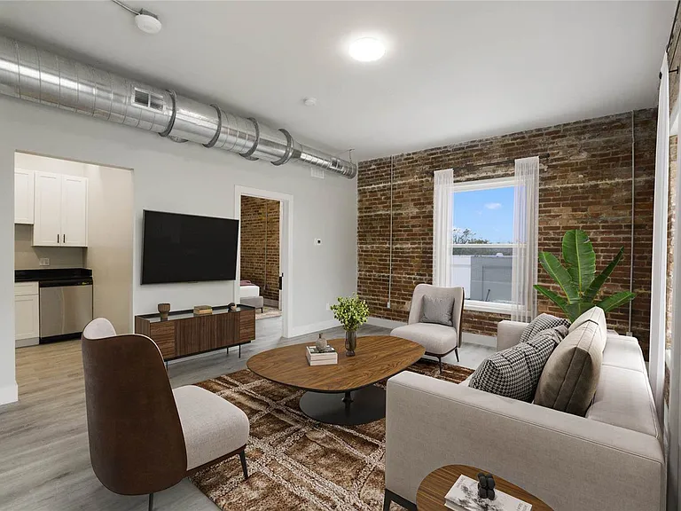 792 W Montrose St #205 — Photo 4