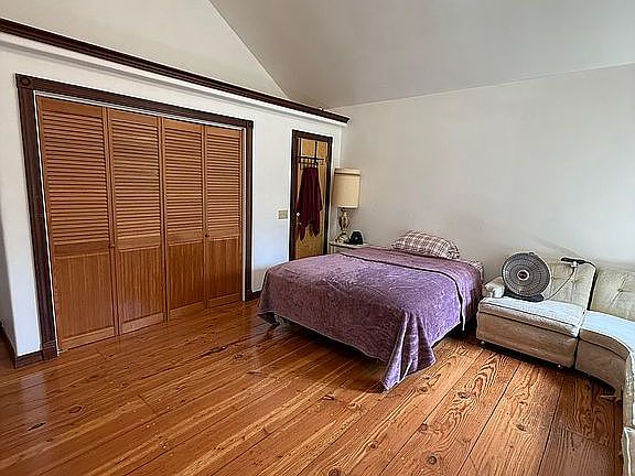 5th image of 19020 Gschwend Rd