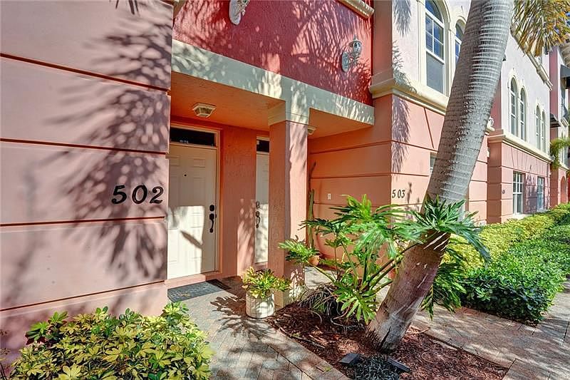 1st image of 1033 NE 17th Way #502