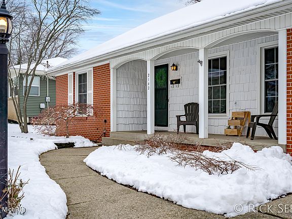 2nd image of 2142 Cambridge Dr SE
