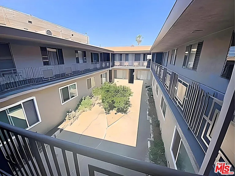 228 S Mariposa Ave #17 — Photo 8