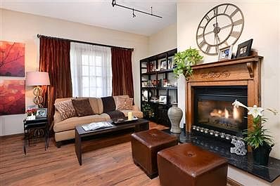 3rd image of 4042 N Bell Ave