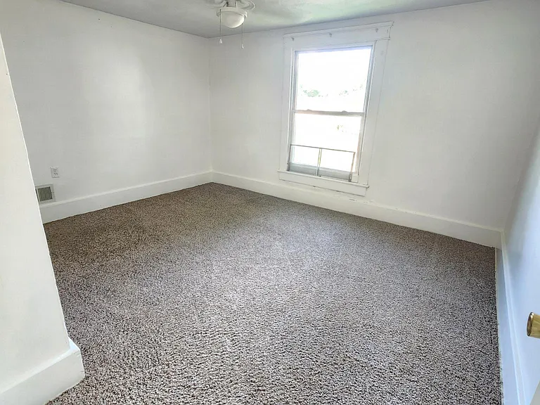 43 Decrow Ave — Photo 7