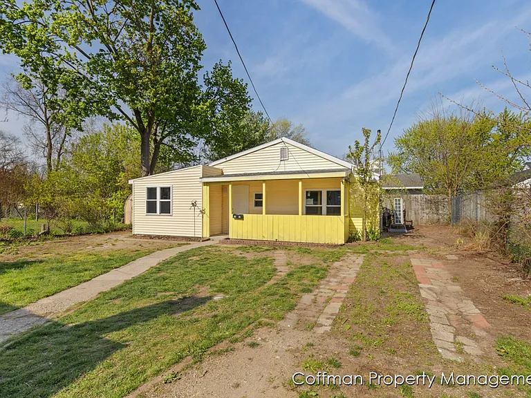 2065 Johanna Ave SW — Photo 2