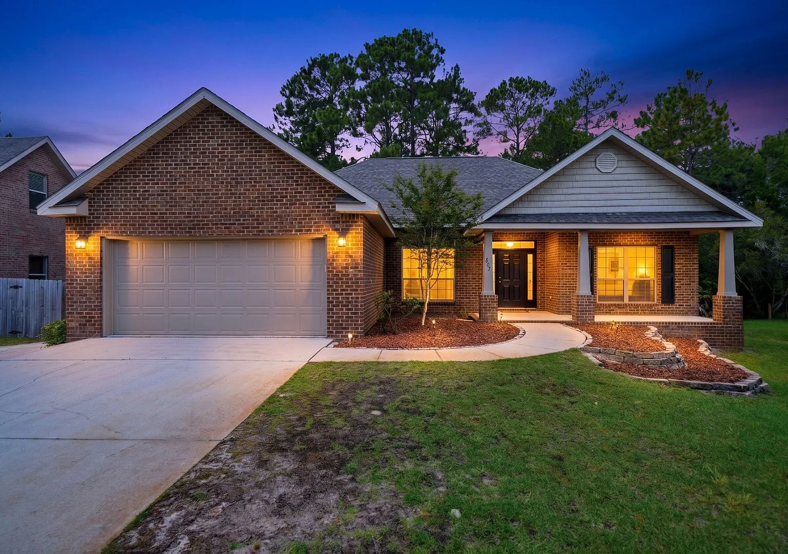 Beautiful Peach Creek Home - fresh paint, fire place, back deck, 3/2 with lots of parking — Photo 2