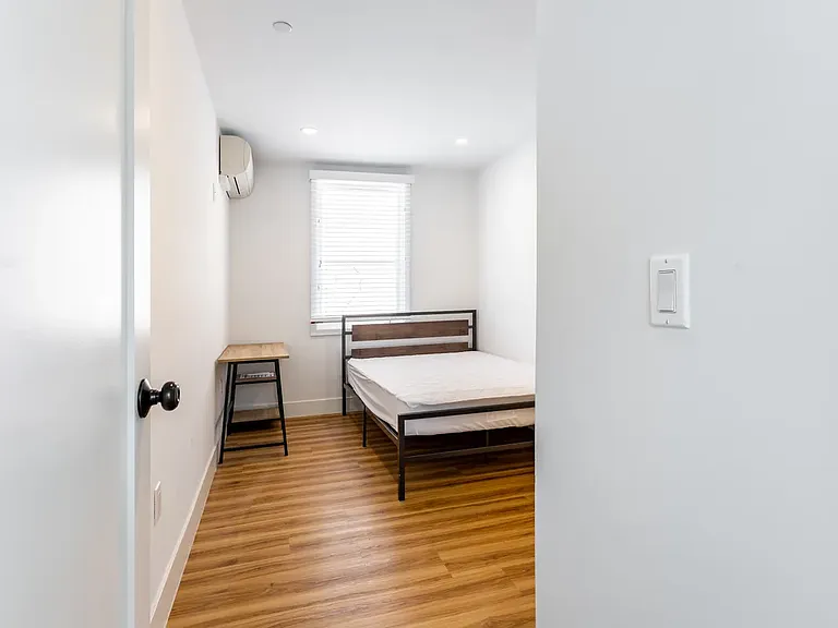 1325 W 24th St #1/2 — Photo 6