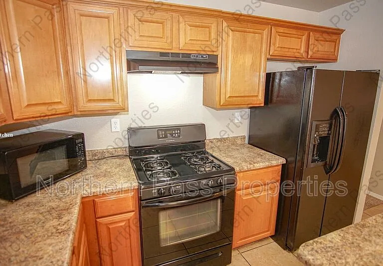 10790 Adin St — Photo 11