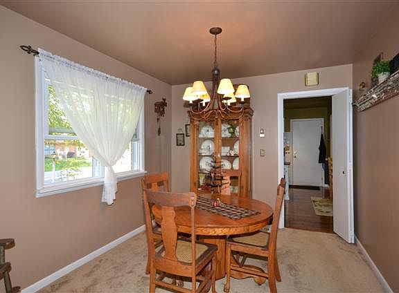 3rd image of 1107 Governors Ln