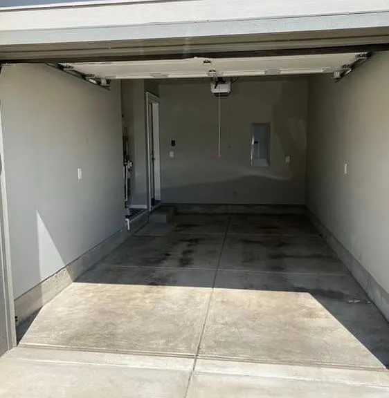 141 SW Kalmia St — Photo 2