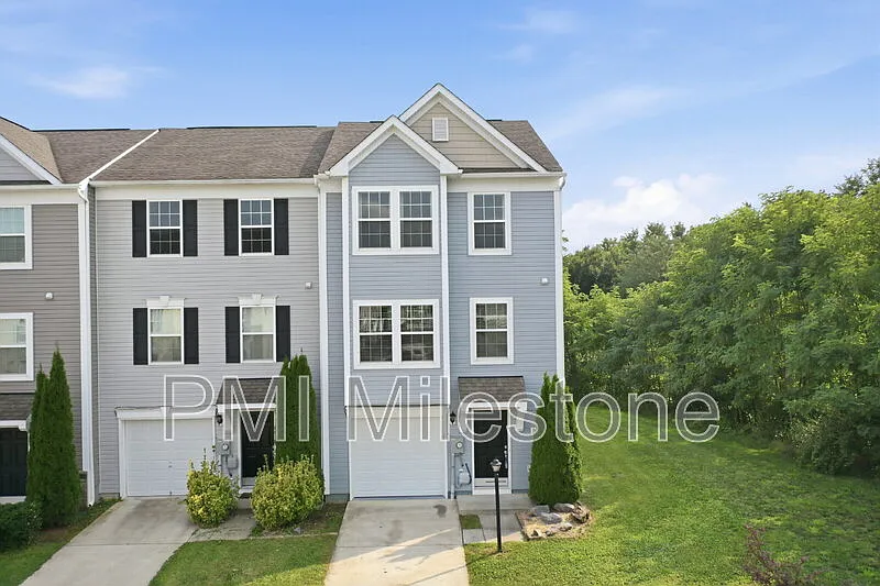 3 bed, 2.5 bath, 1990 sqft, $1,980 — Photo 2
