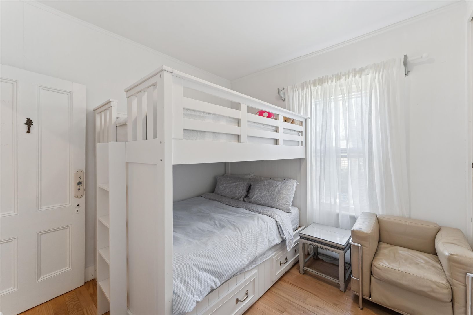  Upstairs Guest Room 