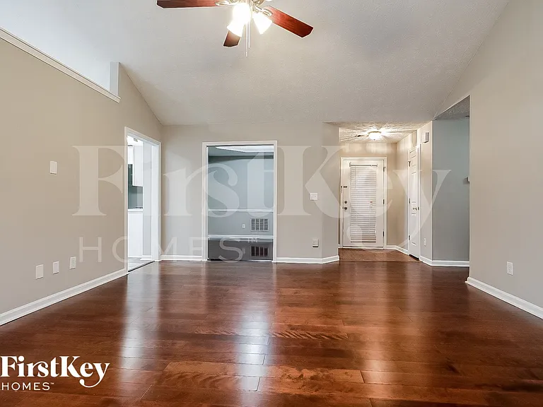695 Avalon Forest Dr — Photo 3