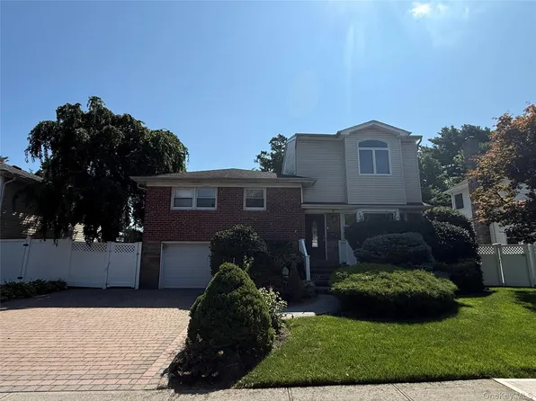 26 Kathleen Drive E, Syosset, NY 11791