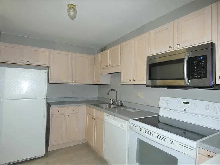211 E Ohio St #712 — Photo 15