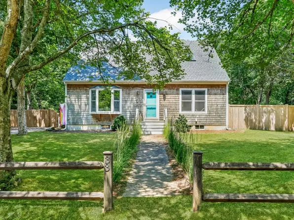 33 Tia Anna Ln, Oak Bluffs, MA 02557