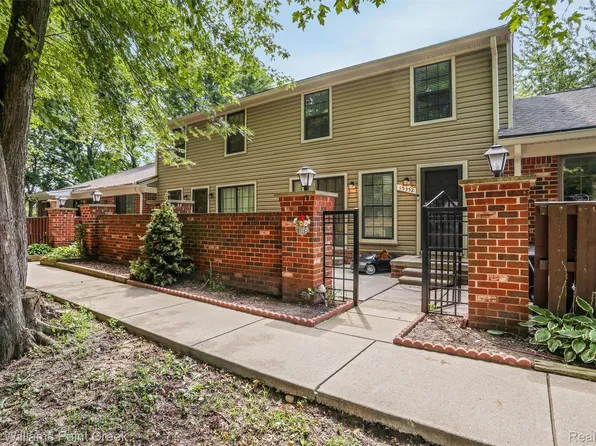 15352 Renshaw Dr, Clinton Township, MI 48038