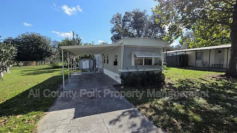 2 bed, 1.5 bath, 648 sqft, $995 — Photo 1