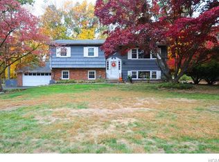 5 Appledale Ln, Chestnut Ridge, NY 10977