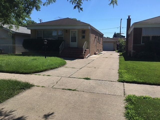 2nd image of 14033 S Hoxie Ave