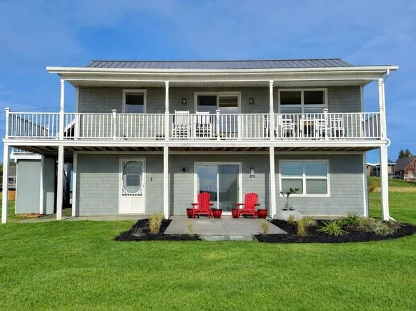 8 Burns Ave, Resort Mun. Stan.b. Hope R. Bayv. Cavend. N.rust., PE C0A 1N0