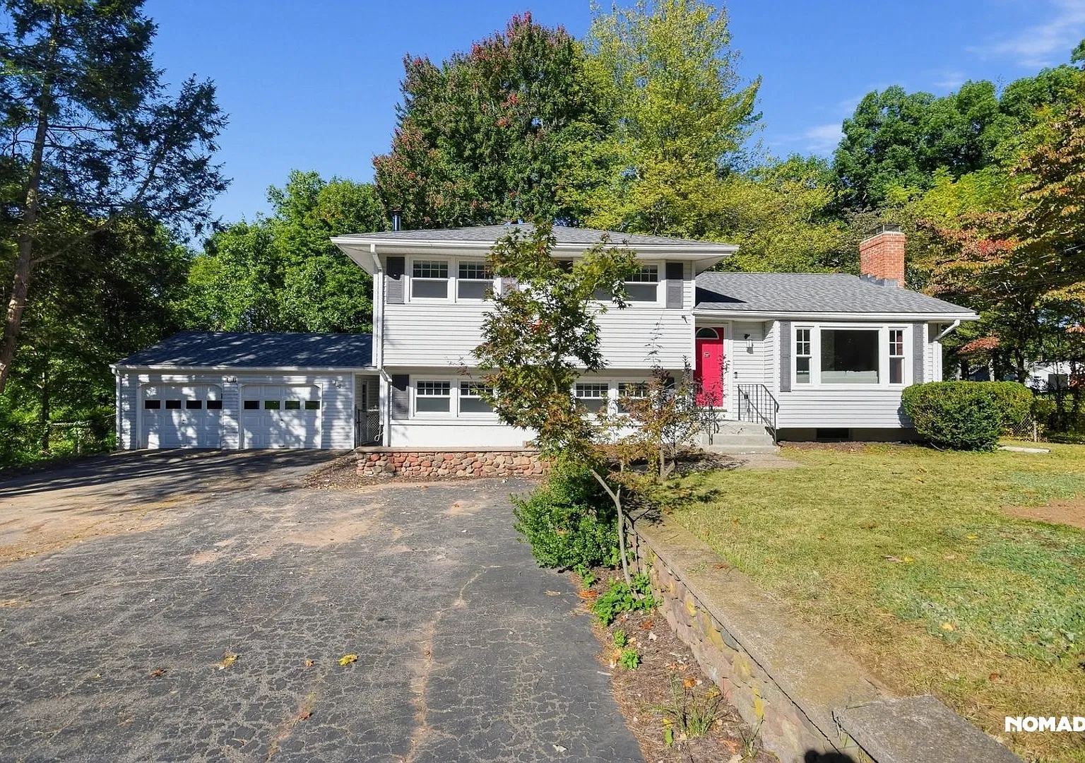 Charming 3BR House in South Windsor — Photo 2