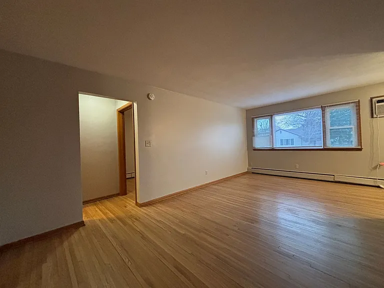 984 Van Buren Ave — Photo 7