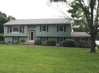 15 E Meadow Ln, Norwalk, CT 06851