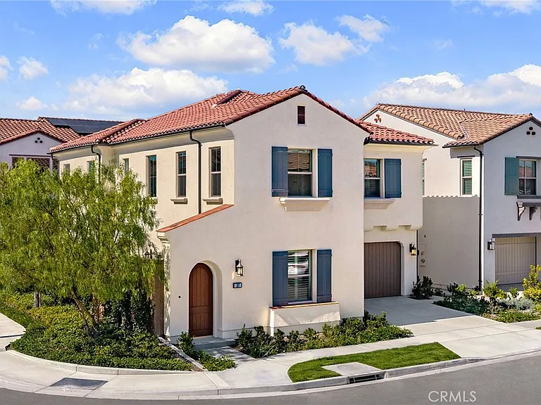 207 Alora — Photo 3