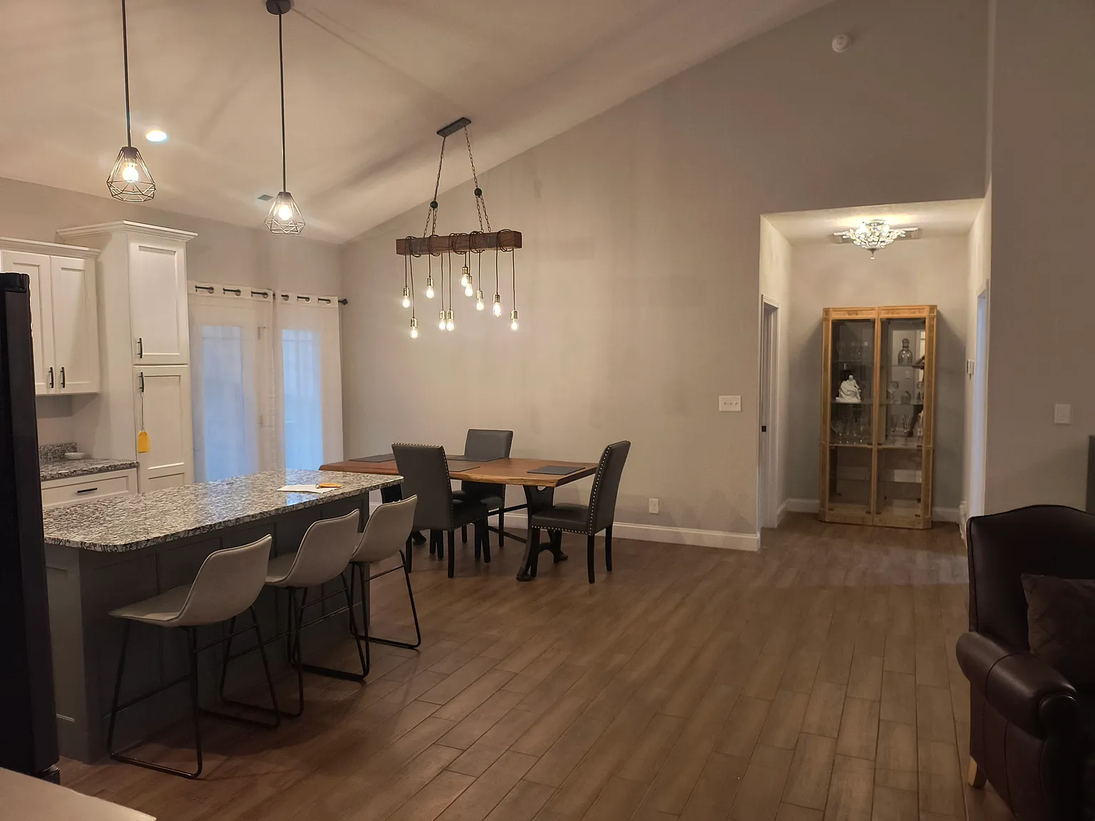 3 bed, 1665 sqft, $2,295 — Photo 3