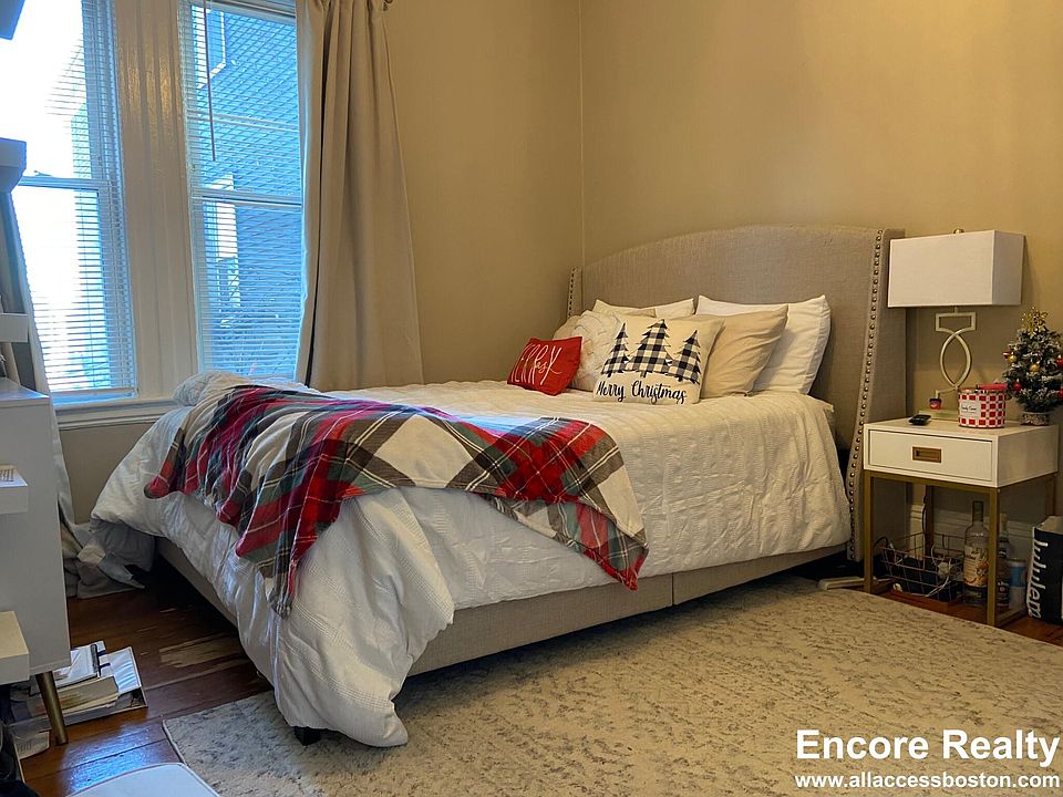 Upstairs Bedroom #1