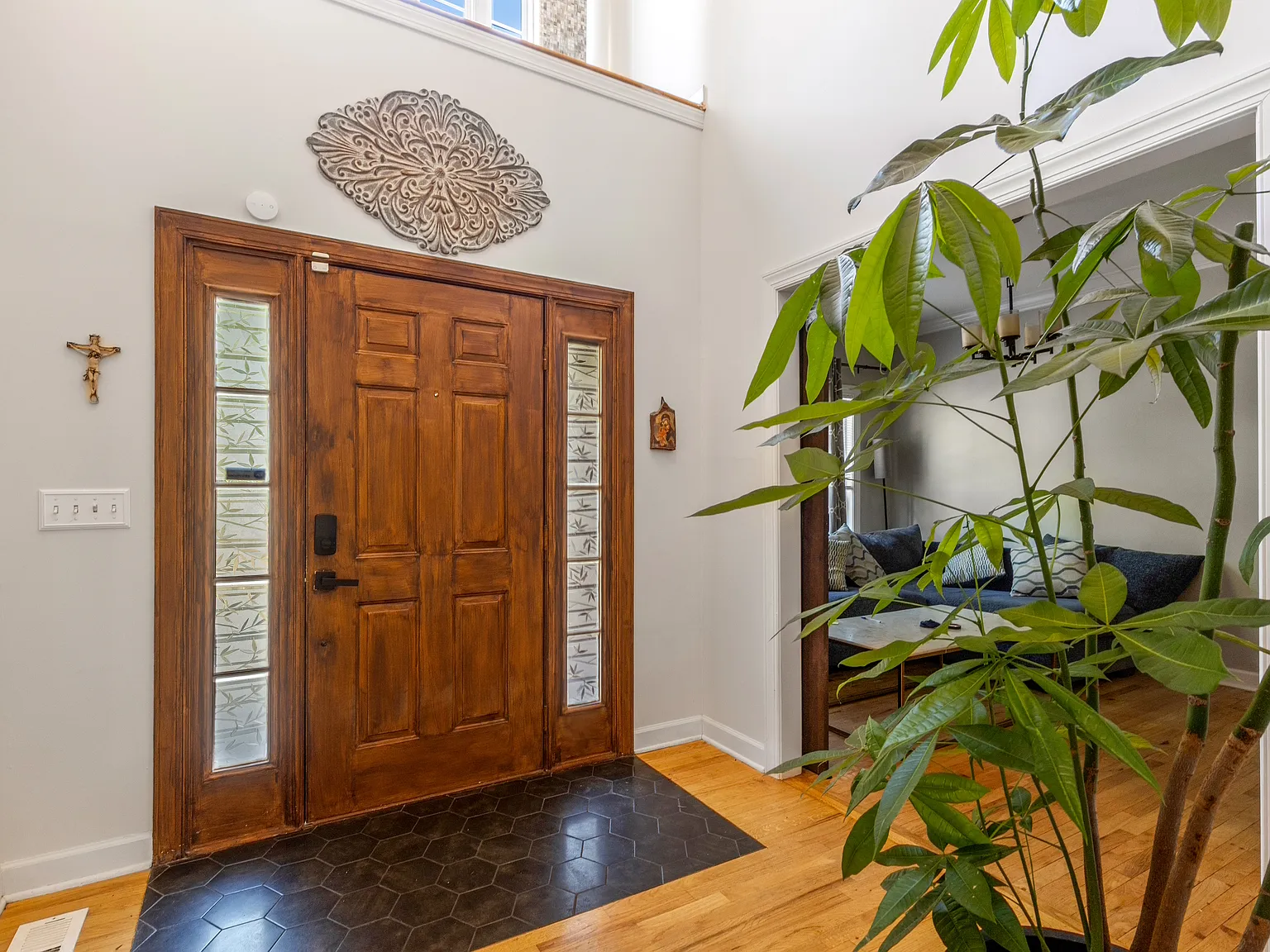 4 bed, 2966 sqft, $4,000 — Photo 3