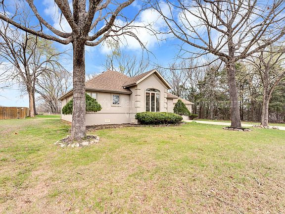 2nd image of 271 Loganberry Rd