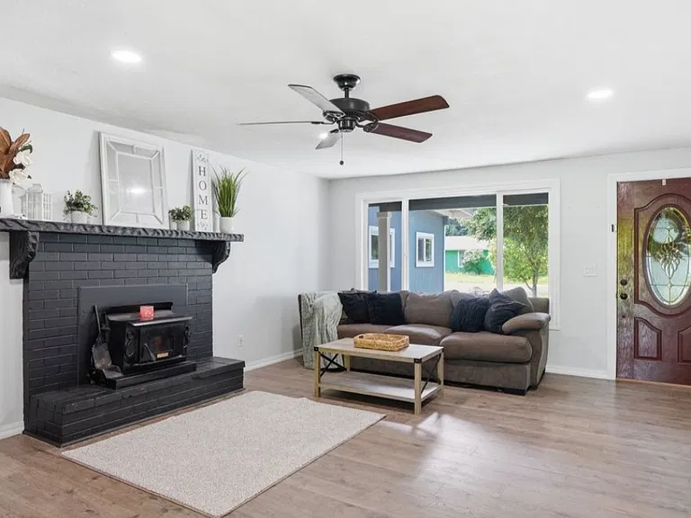 3705 NE 137th Ave — Photo 3
