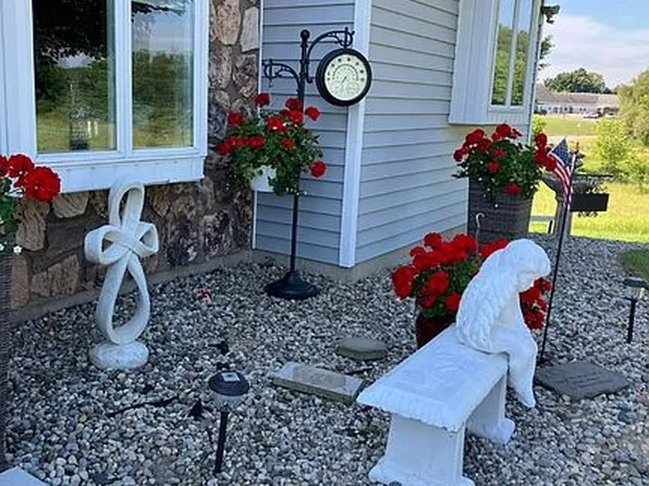 4869 Ridgeway Dr #111, Cass City, MI 48726