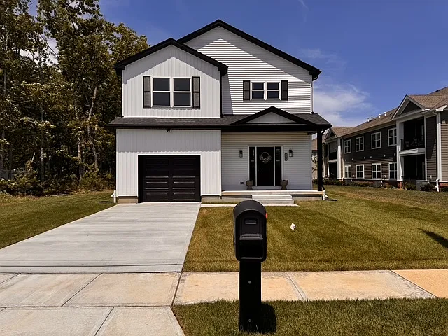 904 Calvin St