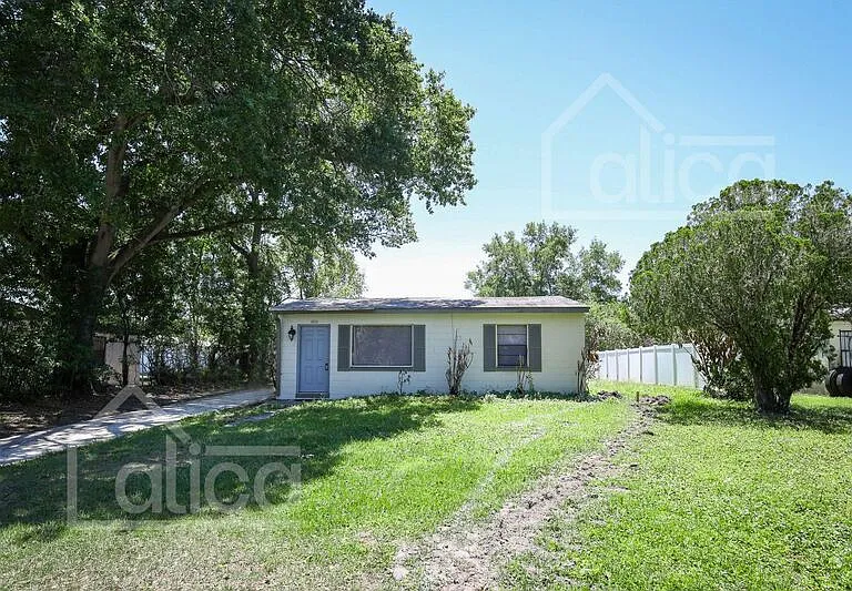 3810 Thompson St — Photo 1